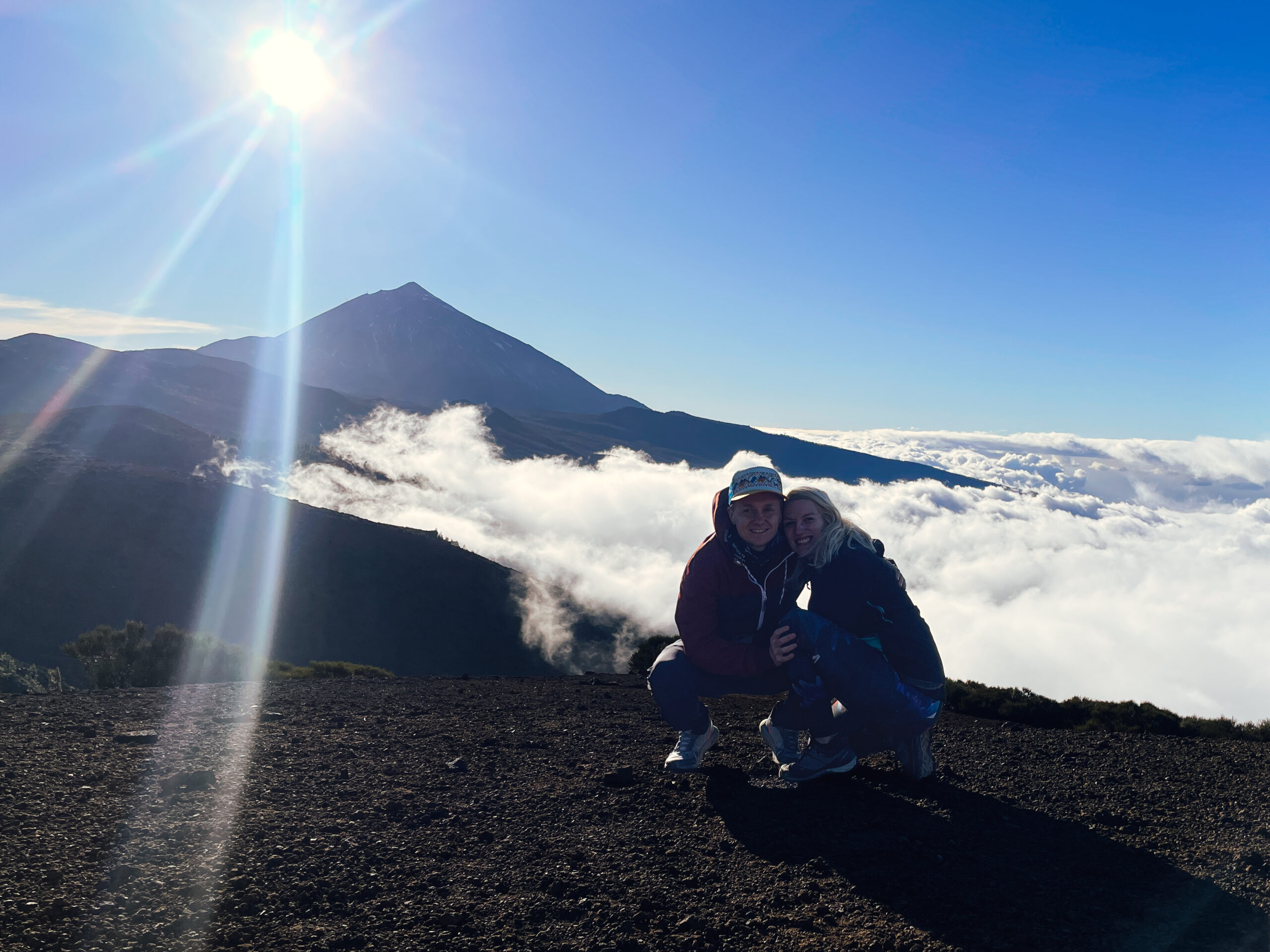 Pár na vyhlídce Mirador La Tarta na Tenerife