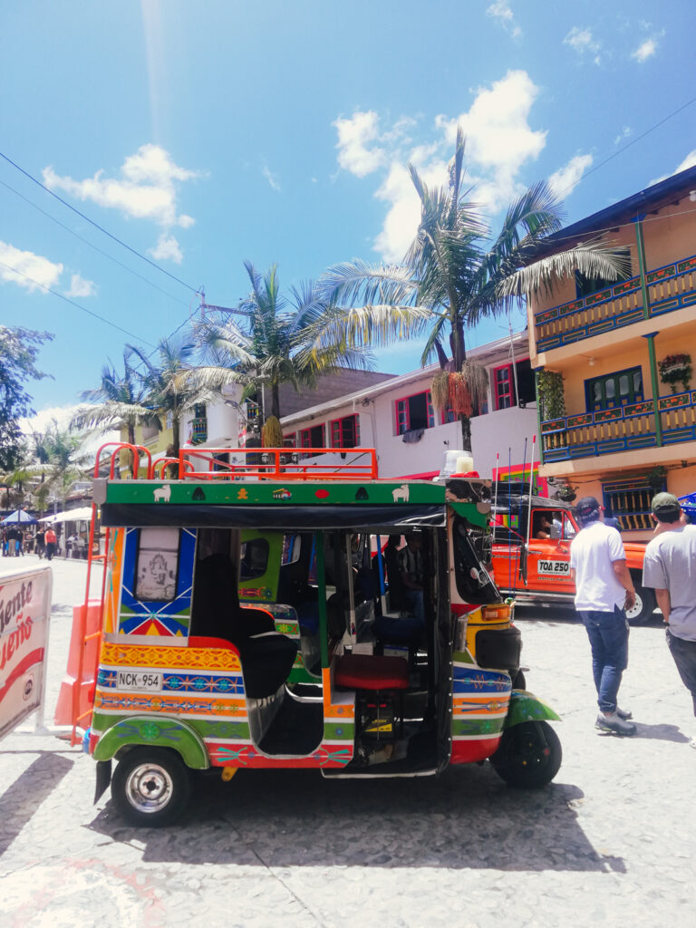 guatape tuktuk